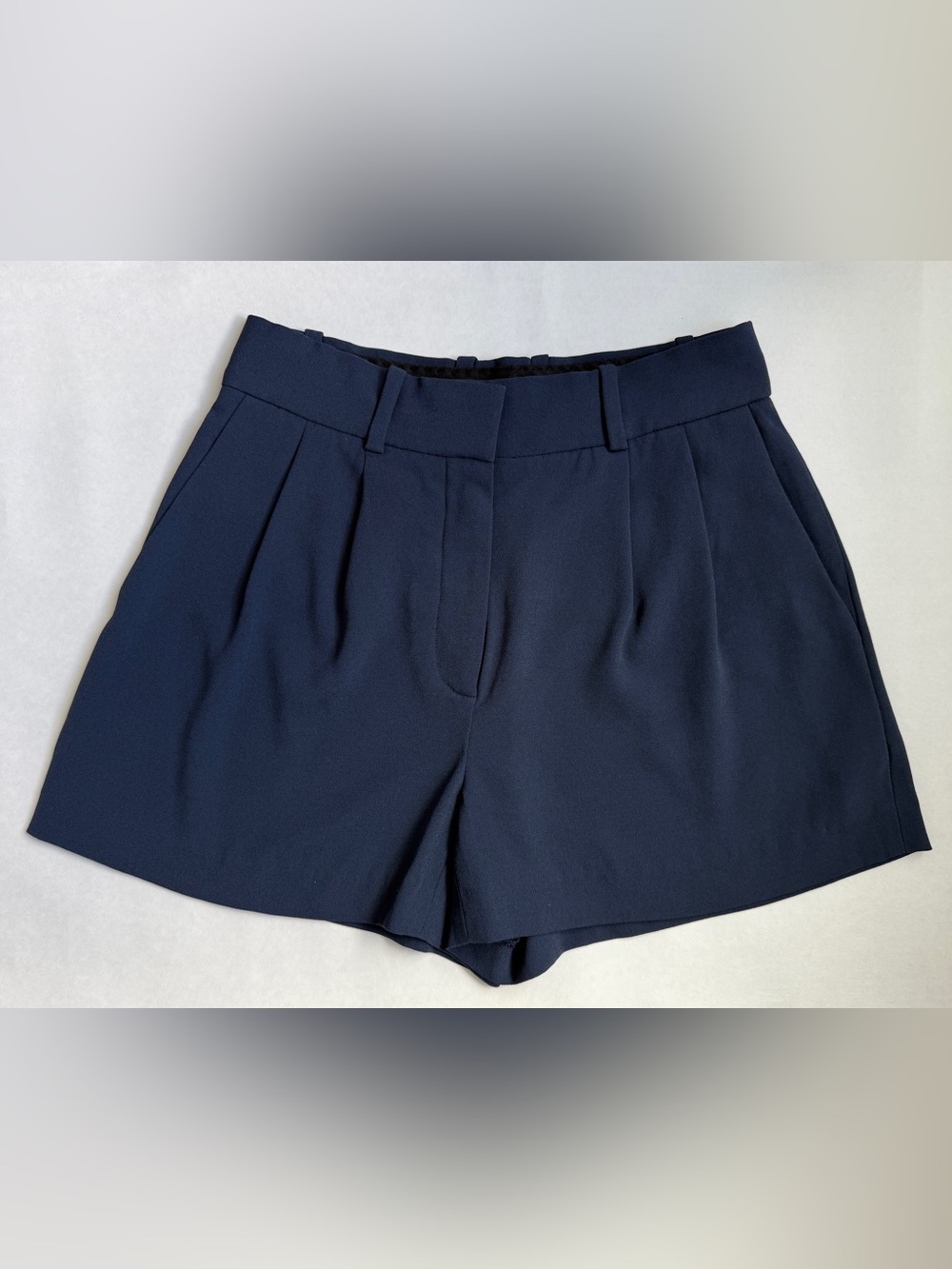 Aritzia Babaton High-Waist Pleated Tailored Shorts in Navy Blue Size 0
